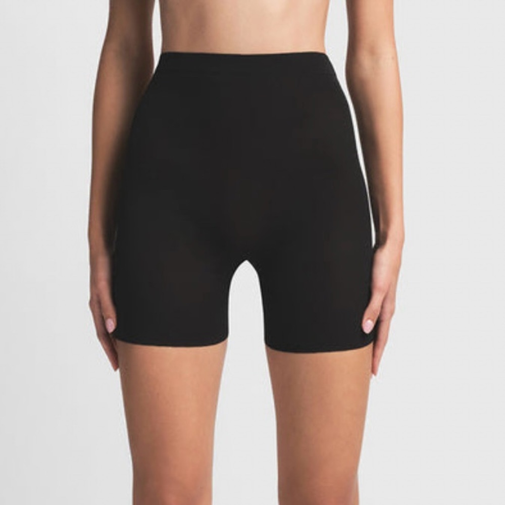 😘 SKIMS Black Sheer Sculpt Low Back Short XL 😘 - Picture 2 of 11